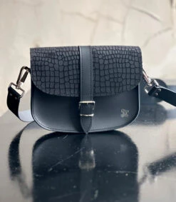 CROSS BODY SUEDE BLACK -Grafea Sales Store 36C1FD37 4961 4563 BE5E 679CD240534D