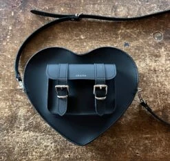 HEART SATCHEL BLACK