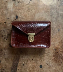 SMALL CROSSBODY CROC BROWN
