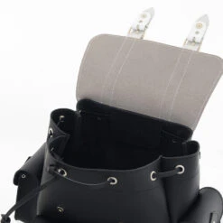 HARI II EARL -Grafea Sales Store HARI II EARL INSIDE