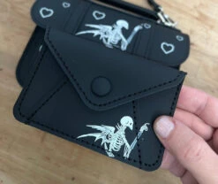 CARD WALLET HEARTACHE